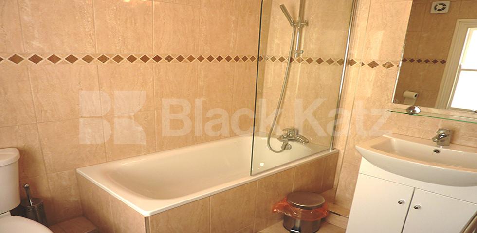 			CENTRAL ZONE 1 LOCATION!, 1 Bedroom, 1 bath, 1 reception Flat			 Crawford Place, EDGWARE ROAD